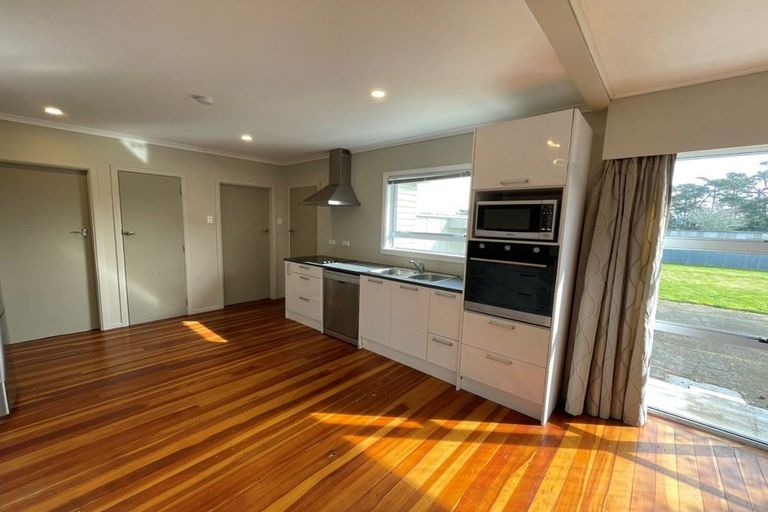 Photo of property in 382 South Road, Omata, New Plymouth, 4374