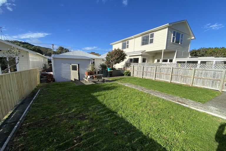 Photo of property in 354 The Parade, Island Bay, Wellington, 6023