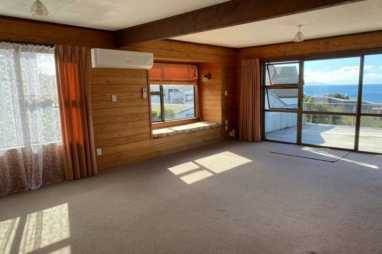 Photo of property in 21 Melandra Road, Stanmore Bay, Whangaparaoa, 0932