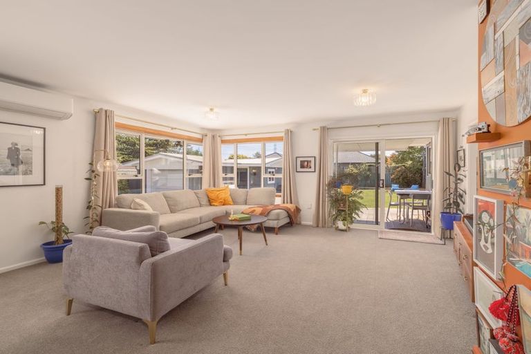 Photo of property in 6 Laing Crescent, Heathcote Valley, Christchurch, 8022