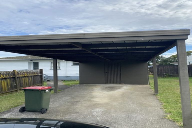 Photo of property in 2 Bundena Place, Clendon Park, Auckland, 2103