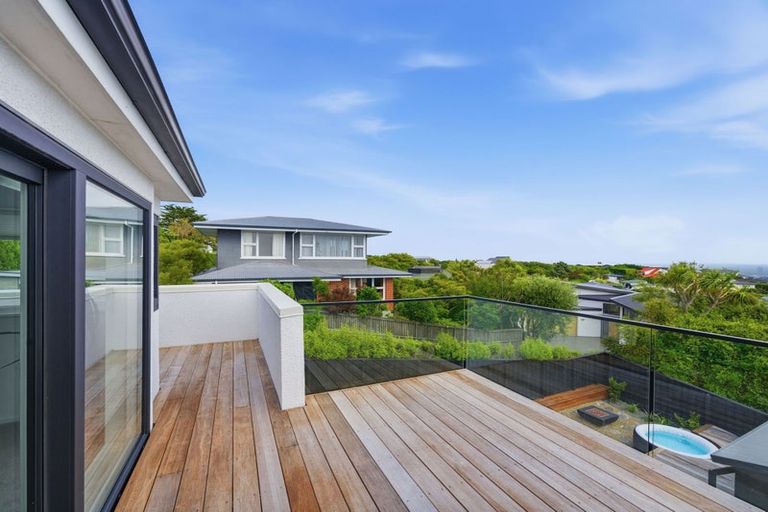 Photo of property in 5b Madeley Road, Mount Pleasant, Christchurch, 8081