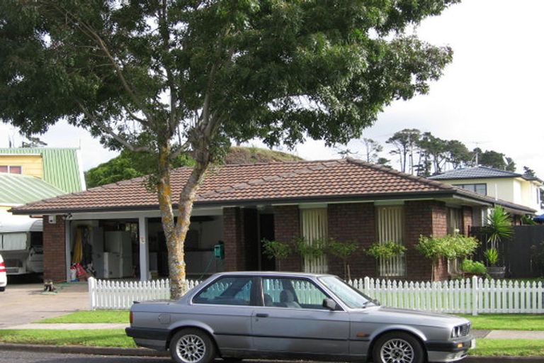 Photo of property in 45 Sunderlands Road, Half Moon Bay, Auckland, 2012
