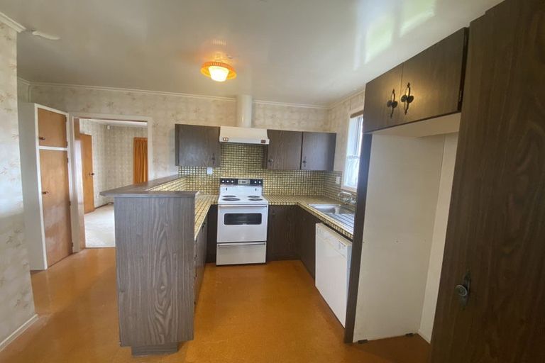 Photo of property in 235 Edmonton Road, Te Atatu South, Auckland, 0610