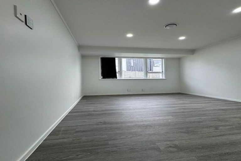 Photo of property in 13 Rountree Place, Conifer Grove, Takanini, 2112