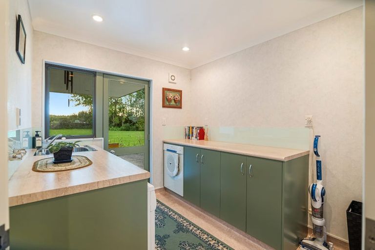 Photo of property in 88 Boord Crescent, Kumeu, 0891