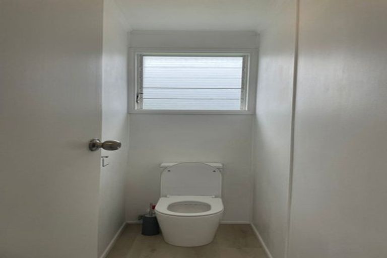 Photo of property in 23 Colwill Road, Massey, Auckland, 0614