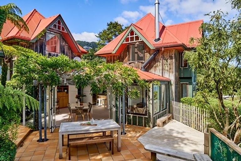 Photo of property in 23 Kotari Road, Days Bay, Lower Hutt, 5013