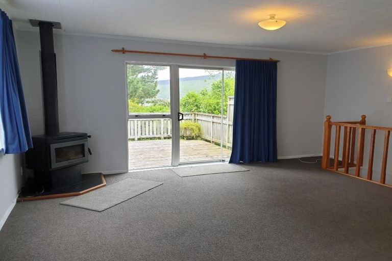 Photo of property in 58a Raroa Terrace, Tawa, Wellington, 5028