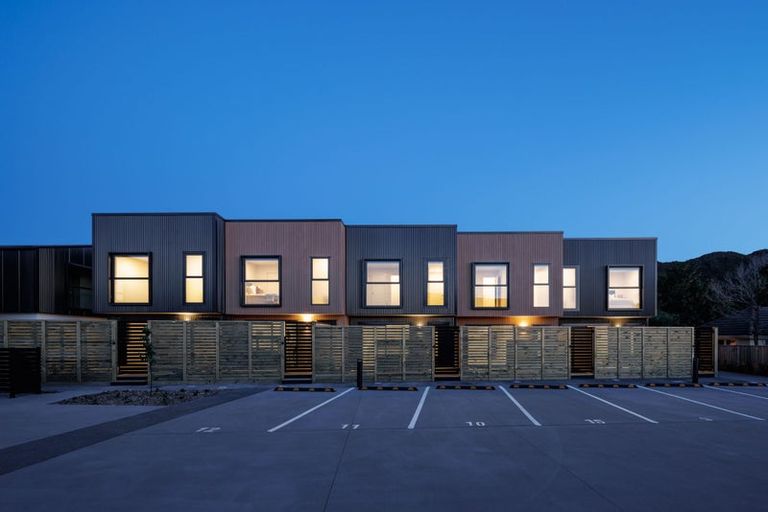 Photo of property in 9/342 Waiwhetu Road, Fairfield, Lower Hutt, 5011