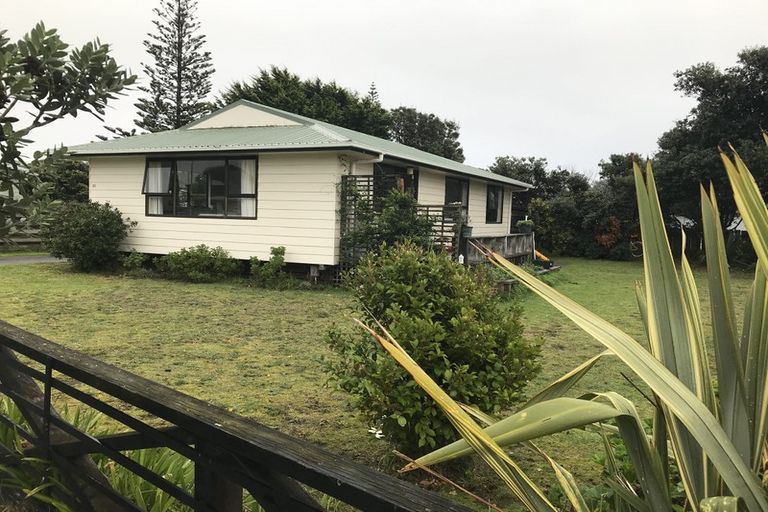 Photo of property in 18 Adrian Grove, Waikanae Beach, Waikanae, 5036