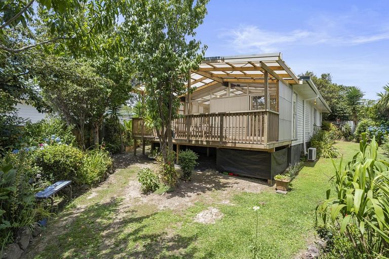 Photo of property in 5 Papa Place, Birkdale, Auckland, 0626