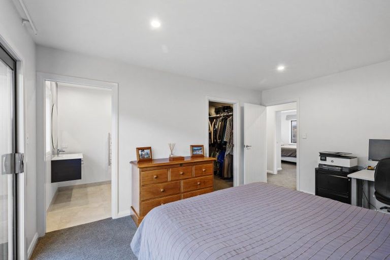 Photo of property in 32 Atlantic Drive, Fitzherbert, Palmerston North, 4410