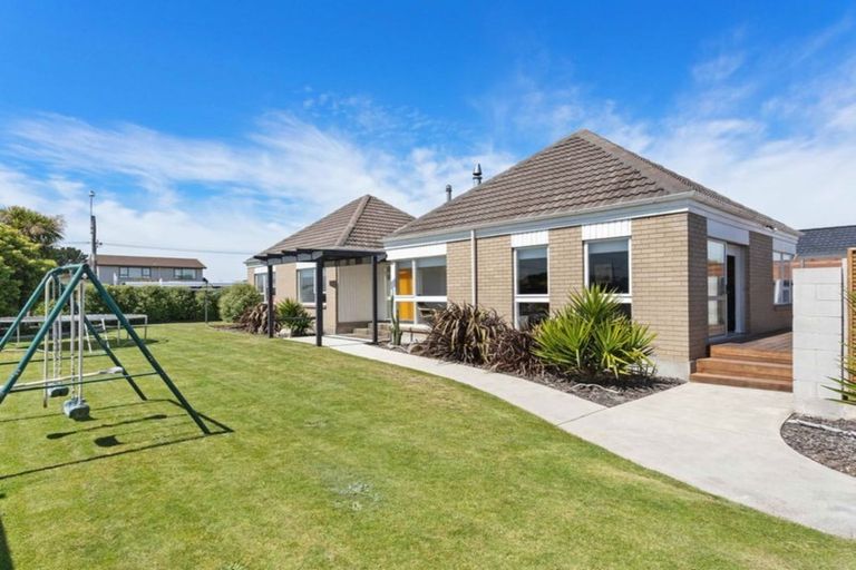 Photo of property in 34 Inwoods Road, Parklands, Christchurch, 8083