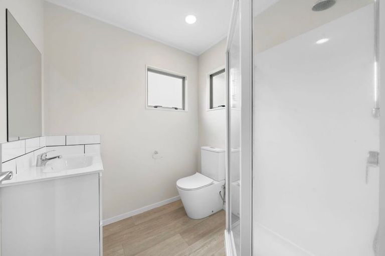 Photo of property in 63 Trias Road, Totara Vale, Auckland, 0629