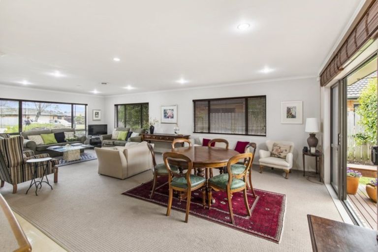 Photo of property in 15 Wroxton Place, Waiuku, 2123