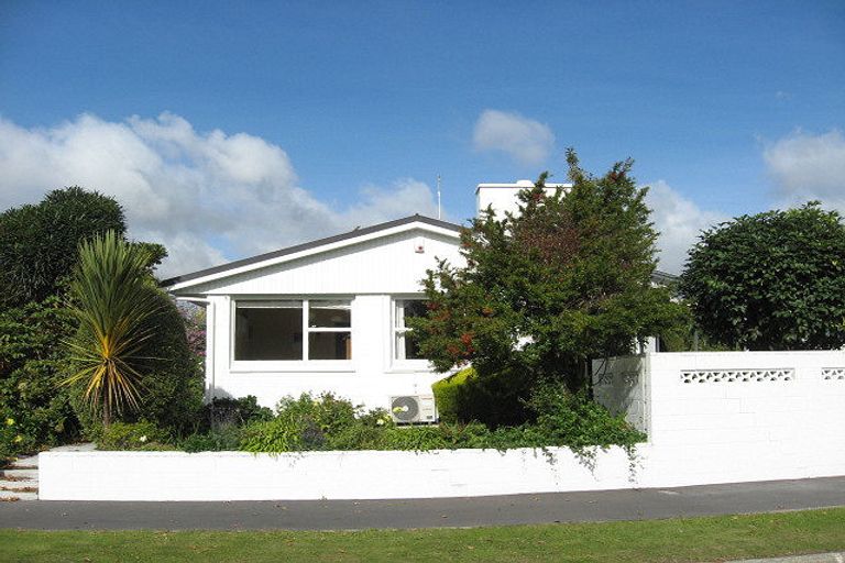 Photo of property in 23 Guinness Crescent, Ilam, Christchurch, 8041