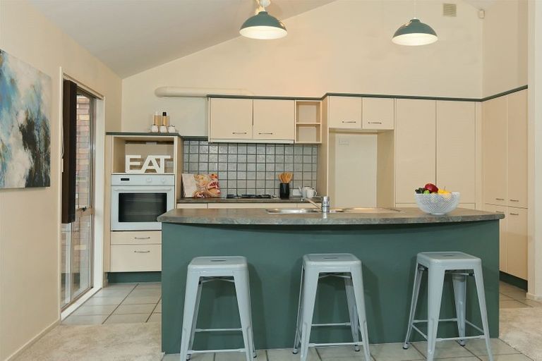 Photo of property in 17 Pippen Court, Henderson, Auckland, 0612