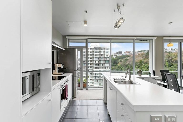 Photo of property in Montreaux Apartments, 10e/164 The Terrace, Wellington Central, Wellington, 6011