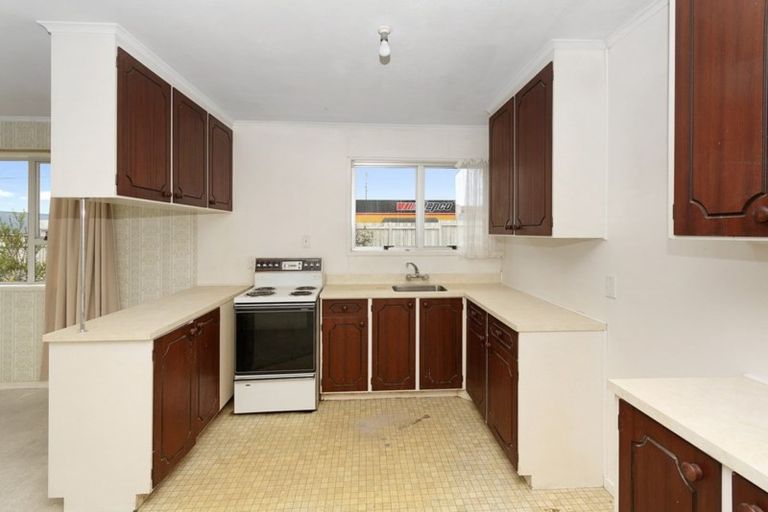 Photo of property in 1/2 Palm Court Drive, Glen Eden, Auckland, 0602