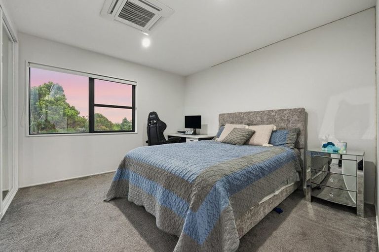Photo of property in 7d Babich Road, Henderson Valley, Auckland, 0614