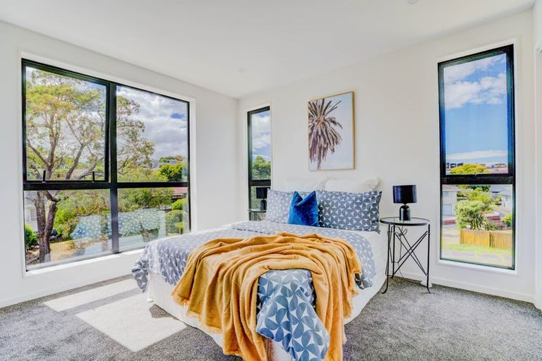 Photo of property in 12 South Pacific Place, Henderson, Auckland, 0612