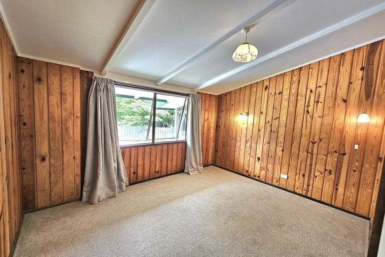 Photo of property in 12 Heaphy Street, Westown, New Plymouth, 4310