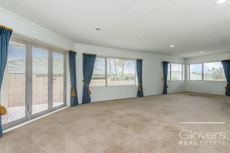 Photo of property in 39 Buscomb Avenue, Henderson, Auckland, 0610