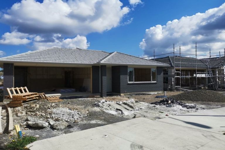 Photo of property in 8 Ropere Street, Kumeu, 0810