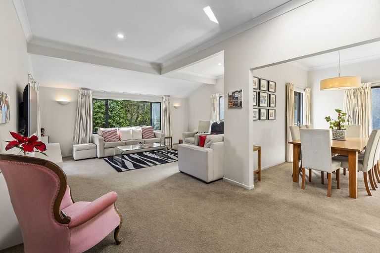 Photo of property in 18 Oxford Street, Tawa, Wellington, 5028