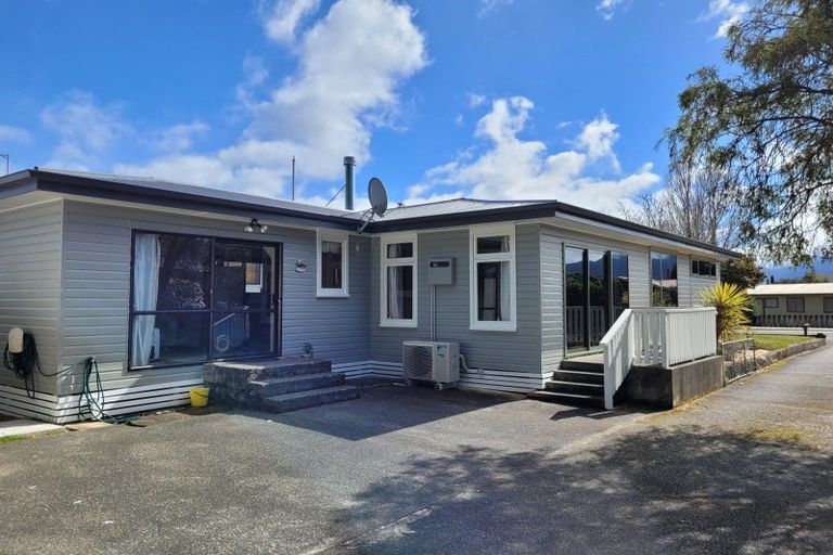 Photo of property in 74 Quintin Drive, Te Anau, 9600