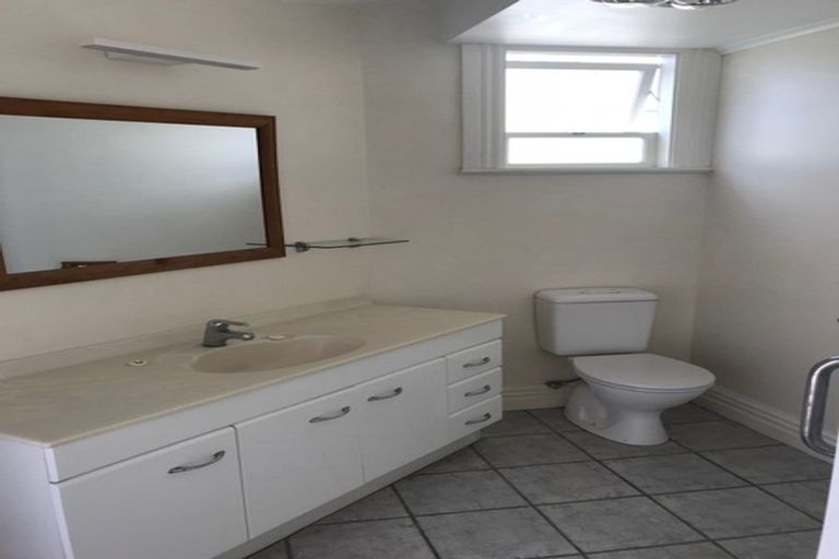 Photo of property in 71 Cameron Street, Onehunga, Auckland, 1061