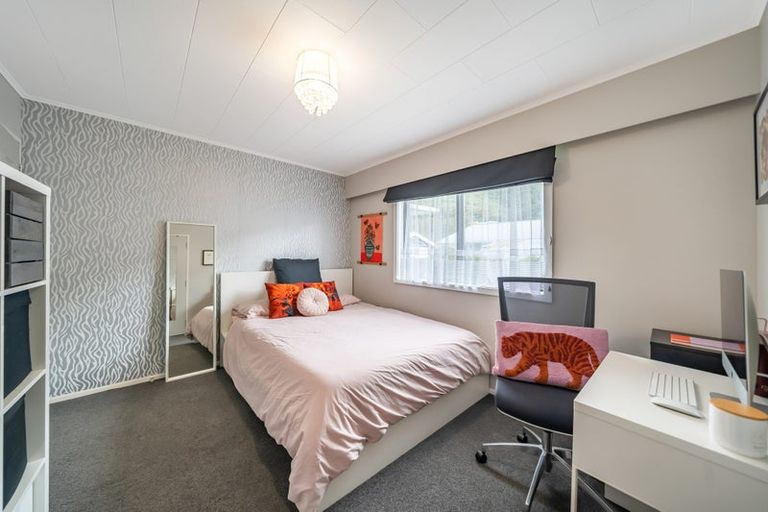 Photo of property in 6 Topeka Grove, Totara Park, Upper Hutt, 5018