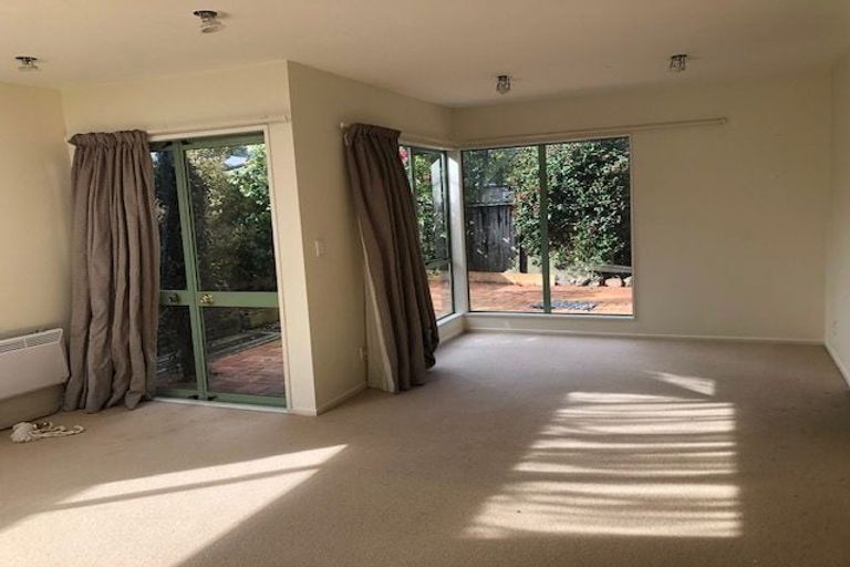 Photo of property in 2/71 Sunnynook Road, Forrest Hill, Auckland, 0620