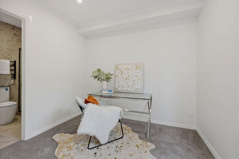 Photo of property in 6a Gulf Crest, Bucklands Beach, Auckland, 2012