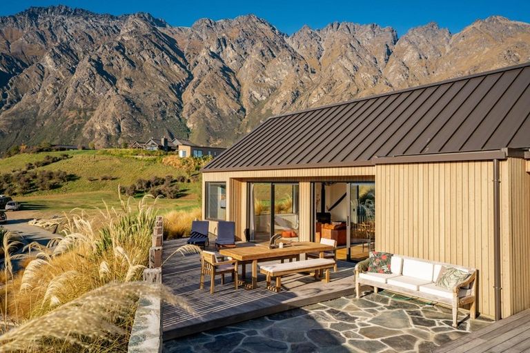 Photo of property in 10 Glenelg Lane, Jacks Point, 9371