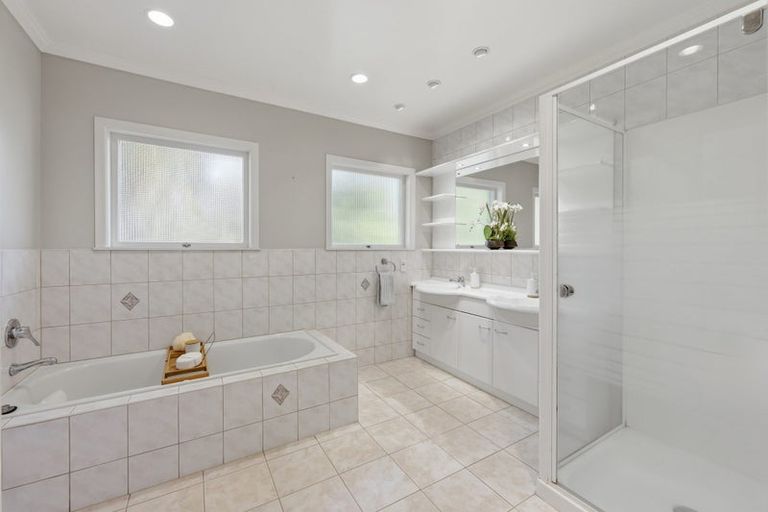 Photo of property in 10 Etherege Place, Howick, Auckland, 2014