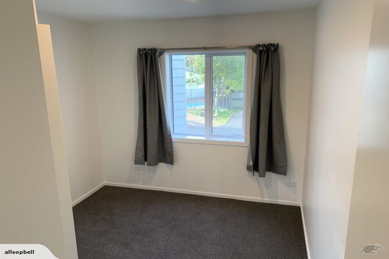 Photo of property in 3/30 John Jennings Drive, Oteha, Auckland, 0632