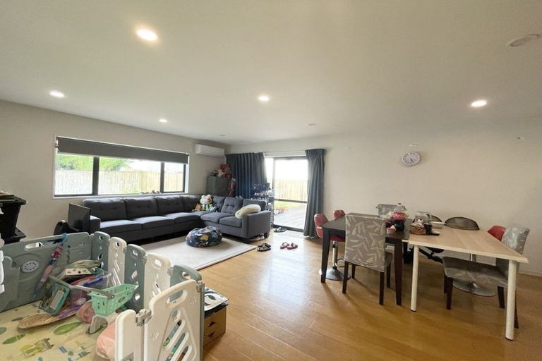 Photo of property in 32a Kelman Road, Kelston, Auckland, 0602