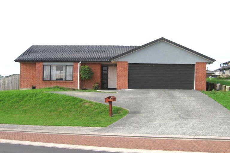 Photo of property in 19 Roy Maloney Drive, Henderson, Auckland, 0612