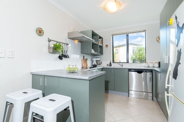 Photo of property in 41 Barnea Circle, Glen Eden, Auckland, 0602