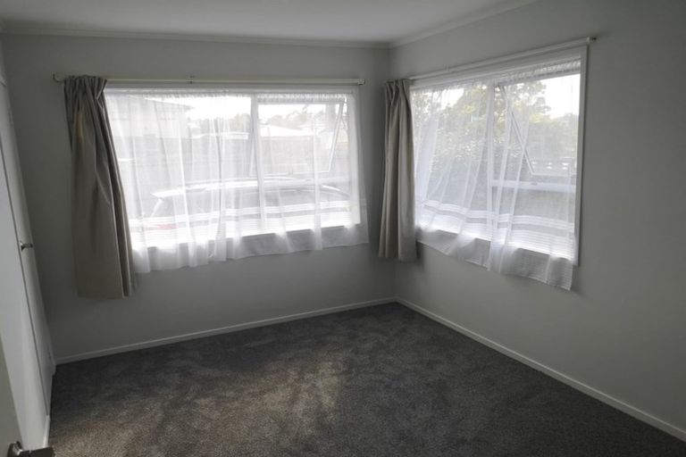 Photo of property in 73 Triangle Road, Massey, Auckland, 0614
