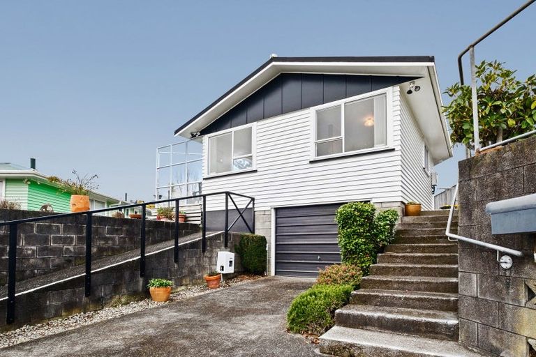 Photo of property in 6 Eton Place, Spotswood, New Plymouth, 4310
