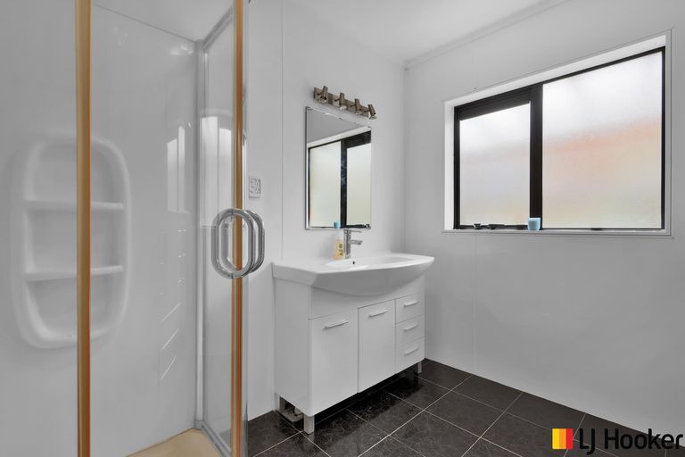 Photo of property in 1/1 Senecio Place, Weymouth, Auckland, 2103