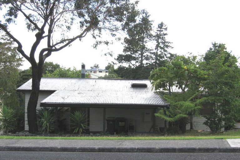 Photo of property in 1/53 Aeroview Drive, Beach Haven, Auckland, 0626
