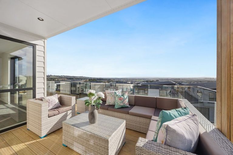 Photo of property in 11 Mill Hill Close, Flat Bush, 2019