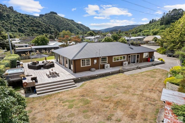 Photo of property in 63 Black Beech Street, Birchville, Upper Hutt, 5018