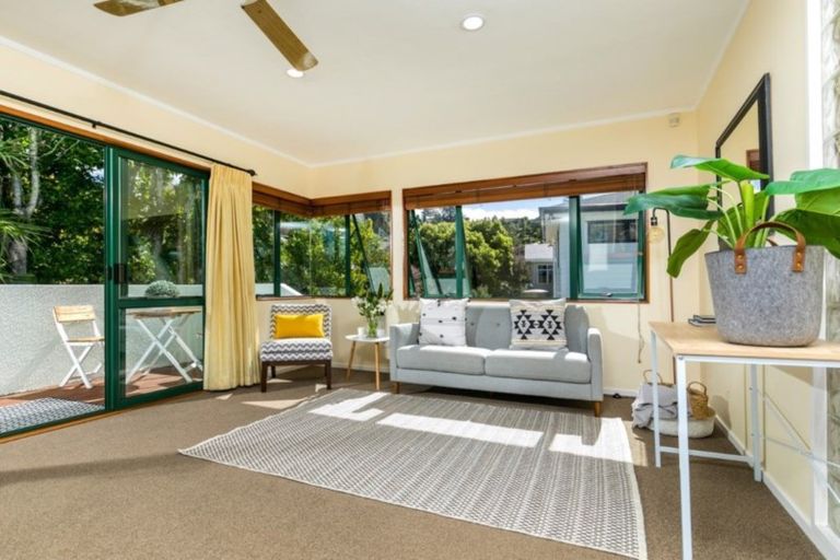 Photo of property in 1/6 Wilkinson Way, Browns Bay, Auckland, 0630