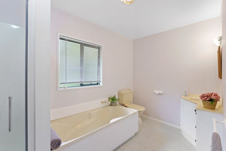 Photo of property in 40 Greenwood Boulevard, Otaki, 5512