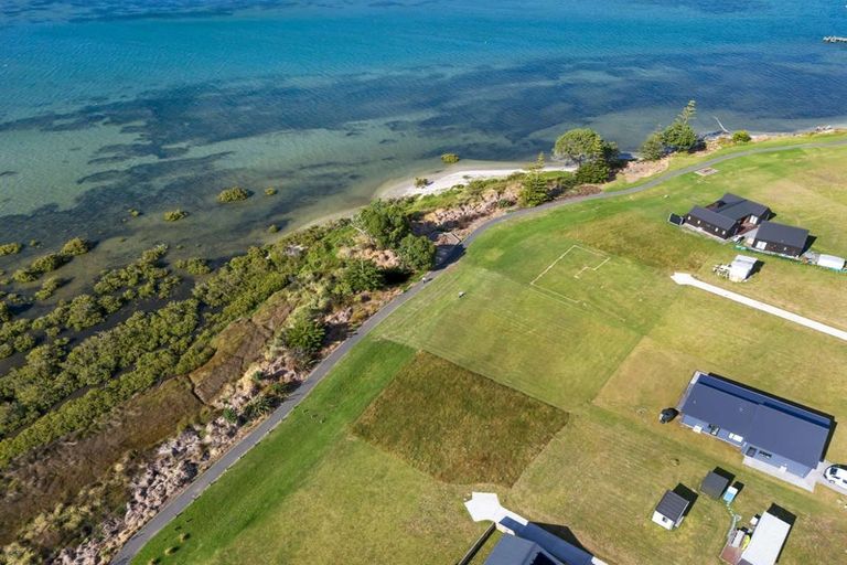 Photo of property in 30 Taniwha Place, Matarangi, 3592